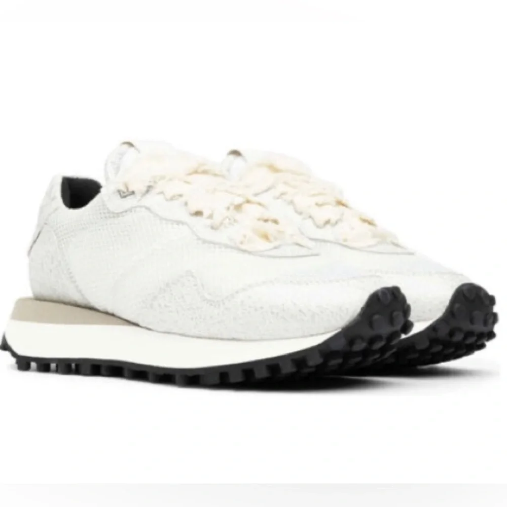 NIB P448 Cancun Sneaker
